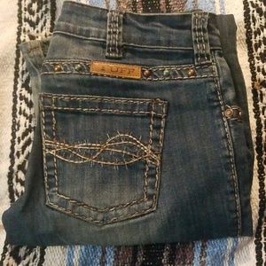 Medium wash blue jeand